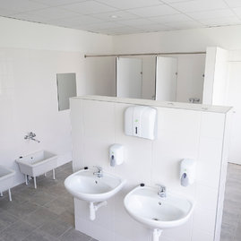 Zväčšiť fotografiu - Nádejní zdravotníci športujú vo vynovenej telocvični - 20210908_TSK__167w