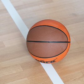 Zväčšiť fotografiu - Nádejní zdravotníci športujú vo vynovenej telocvični - 20210908_TSK__179w