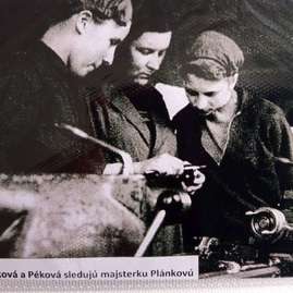 Zväčšiť fotografiu - Nahliadnite do histórie strojárstva počas narodenín soš trenčín - historické foto (15) – kópia-800(1)