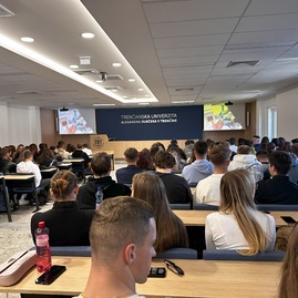 Zväčšiť fotografiu - Najlepšia investícia je do vzdelania - IMG_7263