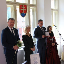 Najlepších pedagógov z trenčianskeho kraja ocenili už po šiestykrát, plaketu jána amosa komenského si prevzalo celkom 22 učiteľov - IMG_0119