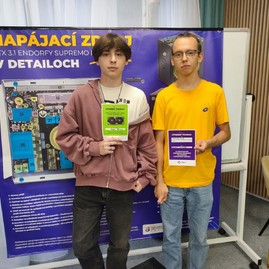 Zväčšiť fotografiu - Najmodernejší hardvér a svetoví odborníci v župnej priemyslovke