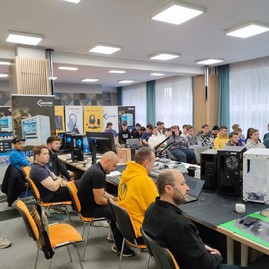 Zväčšiť fotografiu - Najmodernejší hardvér a svetoví odborníci v župnej priemyslovke