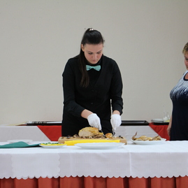 Najobľúbenejšie a najnavštevovanejšie – také sú gastrodni žiakov a pedagógov strednej odbornej školy obchodu a služieb v prievidzi. pokračujú aj zajtra. - IMG_8952