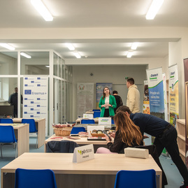 Zväčšiť fotografiu - Národná kultúrna pamiatka sa mení na modernú školu - TSK_SOŠ Pruské_strecha_intrák_mini-33