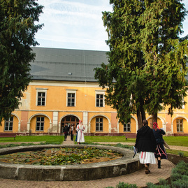 Zväčšiť fotografiu - Národná kultúrna pamiatka sa mení na modernú školu - TSK_SOŠ Pruské_strecha_intrák_mini-50