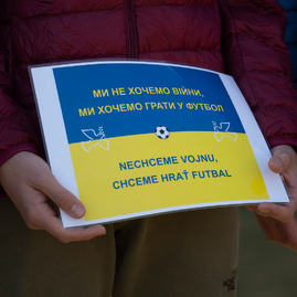 Zväčšiť fotografiu - Nechceme vojnu, chceme hrať futbal, odkazujú mladí ukrajinskí futbalisti - 20220314_BN_012w