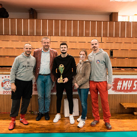 Zväčšiť fotografiu - Nepočujúci si zmerali sily na turnaji v trenčine - TSK_športový deň nepočujúcich TN_mini-18