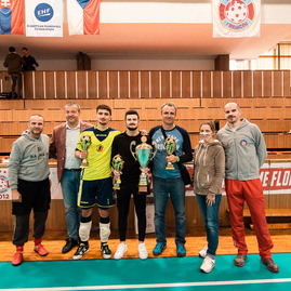 Zväčšiť fotografiu - Nepočujúci si zmerali sily na turnaji v trenčine - TSK_športový deň nepočujúcich TN_mini-21