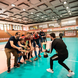 Zväčšiť fotografiu - Nepočujúci si zmerali sily na turnaji v trenčine - TSK_športový deň nepočujúcich TN_mini-23