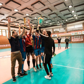 Zväčšiť fotografiu - Nepočujúci si zmerali sily na turnaji v trenčine - TSK_športový deň nepočujúcich TN_mini-25