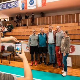 Zväčšiť fotografiu - Nepočujúci si zmerali sily na turnaji v trenčine - TSK_športový deň nepočujúcich TN_mini-31