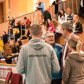 Zväčšiť fotografiu - Nepočujúci si zmerali sily na turnaji v trenčine - TSK_športový deň nepočujúcich TN_mini-6