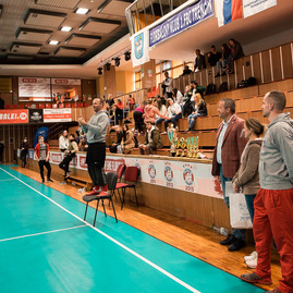 Zväčšiť fotografiu - Nepočujúci si zmerali sily na turnaji v trenčine - TSK_športový deň nepočujúcich TN_mini-9