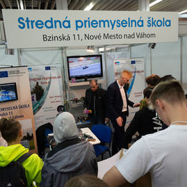 Zväčšiť fotografiu - Nevieš, kam na strednú? príď si vybrať počas stredoškoláka! - 20221006_TN_Stredoskolak_157w