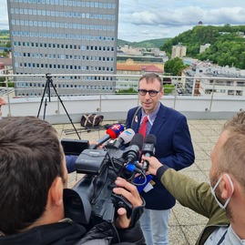 Zväčšiť fotografiu - Notebook si od župana prevzala kristínka z nového mesta nad váhom - 20210524_133602