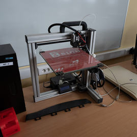Zväčšiť fotografiu - Nové technológie posúvajú kvalitu vzdelávania vpred - 20230320_TSK_040w
