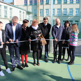 Novému ihrisku sa tešia už aj študenti gymnázia v.b. nedožerského v prievidzi a soš v partizánskom - IMG_6470