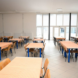 Zväčšiť fotografiu - Novomestská priemyslovka má zmodernizovanú kuchyňu s jedálňou i dielne - 20210902_TSK_skoly_104w