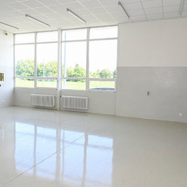 Zväčšiť fotografiu - Novomestská priemyslovka má zmodernizovanú kuchyňu s jedálňou i dielne - 20210902_TSK_skoly_134w