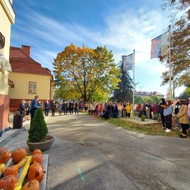Zväčšiť fotografiu - Novomestské gymnázium je už 50 rokov pridruženou školou unesco - 20211026_120305