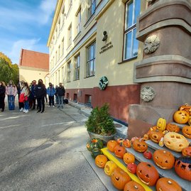 Zväčšiť fotografiu - Novomestské gymnázium je už 50 rokov pridruženou školou unesco - 20211026_120321