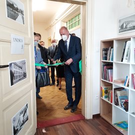 Zväčšiť fotografiu - Novomestské gymnázium je už 50 rokov pridruženou školou unesco - 20211026_122210