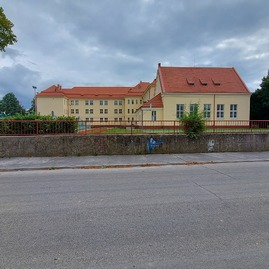 Zväčšiť fotografiu - Novomestské gymnázium má nový vstup do areálu školy - 20210920_113209