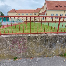 Zväčšiť fotografiu - Novomestské gymnázium má nový vstup do areálu školy - 20210920_113222