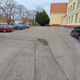 Zväčšiť fotografiu - Novomestské gymnázium má nový vstup do areálu školy - 20211124_102133
