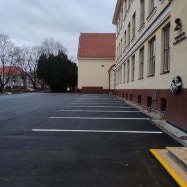 Zväčšiť fotografiu - Novomestské gymnázium má nový vstup do areálu školy - IMG_20211216_155855