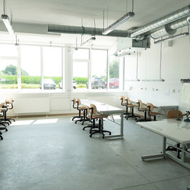 Zväčšiť fotografiu - Nový školský rok na dvoch stredných školách otvoril trenčiansky župan - 20200807_PU_spojena_skola_018w