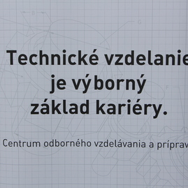 Zväčšiť fotografiu - Nový školský rok na dvoch stredných školách otvoril trenčiansky župan - IMG_1172