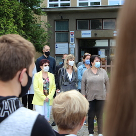 Zväčšiť fotografiu - Nový školský rok na dvoch stredných školách otvoril trenčiansky župan - IMG_1301