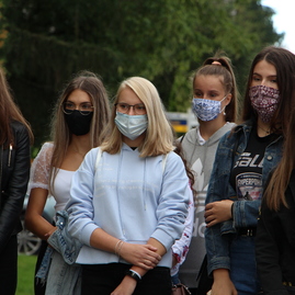 Zväčšiť fotografiu - Nový školský rok na dvoch stredných školách otvoril trenčiansky župan - IMG_1307