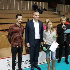 O pohár predsedu tsk premiérovo zabojovali aj dievčenské florbalové tímy stredných škôl - IMG_0102