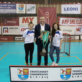 O pohár predsedu tsk premiérovo zabojovali aj dievčenské florbalové tímy stredných škôl - IMG_0240
