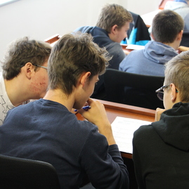 O prvenstvo v medzinárodnej dejepisnej súťaži zabojovali študenti zo 14 gymnázií trenčianskeho kraja - IMG_0042