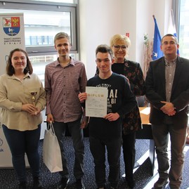 O prvenstvo v medzinárodnej dejepisnej súťaži zabojovali študenti zo 14 gymnázií trenčianskeho kraja - IMG_0067