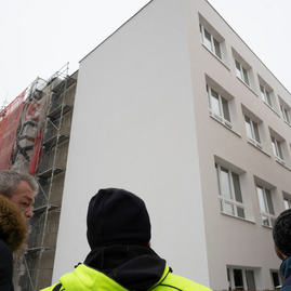 Zväčšiť fotografiu - Obchodná akadémia v trenčíne o krok bližšie k modernému vzhľadu - 20221215_136w