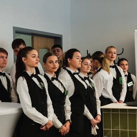 Zväčšiť fotografiu - Obľúbené gastrocentrum otvára svoje brány pre verejnosť - TSK_vyjazdove_gastro_hokejovka_mini__18_of_102_