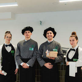 Zväčšiť fotografiu - Obľúbené gastrocentrum otvára svoje brány pre verejnosť - TSK_vyjazdove_gastro_hokejovka_mini__19_of_102_