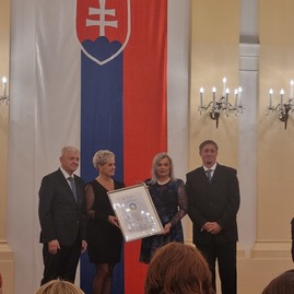 Zväčšiť fotografiu - Ocenenie za kvalitu a spoločenskú zodpovednosť získala župná stredná škola - 20241114_172225