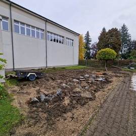 Zväčšiť fotografiu - Odhalili bustu najväčšieho slováka a začali s výstavbou telocvične - 20221014_133255