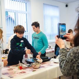 Zväčšiť fotografiu - Palacinkami popularizujú varenie medzi školákmi - TSK_SOŠ PAR_palacinky_mini (12 of 90)
