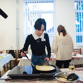 Zväčšiť fotografiu - Palacinkami popularizujú varenie medzi školákmi - TSK_SOŠ PAR_palacinky_mini (15 of 90)