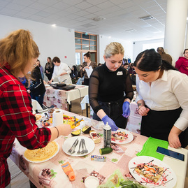 Zväčšiť fotografiu - Palacinkami popularizujú varenie medzi školákmi - TSK_SOŠ PAR_palacinky_mini (1 of 90)