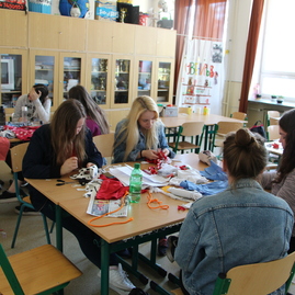 Participatívne rozpočty sa prehupli do ďalšej fázy, dubnickí gymnazisti spoznali víťazné projekty - IMG_0459