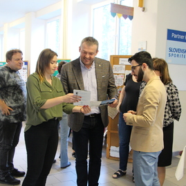 Participatívne rozpočty sa prehupli do ďalšej fázy, dubnickí gymnazisti spoznali víťazné projekty - IMG_0495