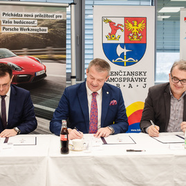 Zväčšiť fotografiu - Partnerstvo prehĺbili memorandom o spolupráci - TSK_porsche memorandum_mini (13 of 16)